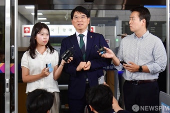 박완주 의원, '보좌관 성추행 의혹' 첫 공판 출석