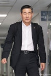 국회 의원회관 들어서는 신원식 국방부 장관 후보자