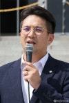 모두발언하는 전용기 더불어민주당 전국청년위원장