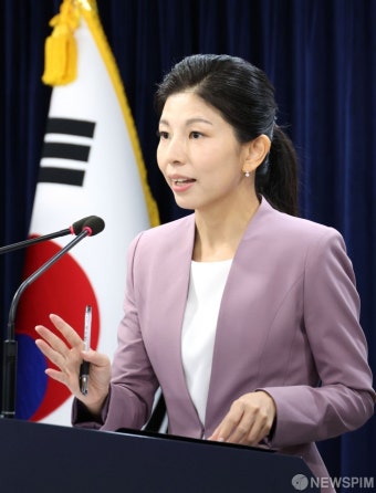 푸틴 방북 초청 관련 질문에 답하는 통일부