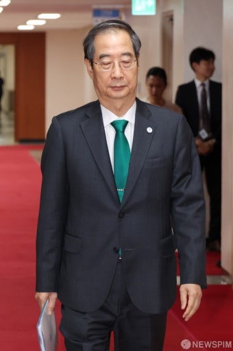 국무회의 입장하는 한덕수 총리