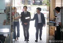 유아인, 굳은 표정으로 구속심사 출석