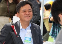 캐리커쳐 기다리는  홍성태 상명대총장의 표정