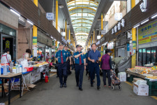 우철문 부산경찰청장, 구포 전통시장 방문…치안상태 점검