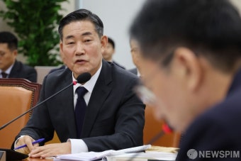질의에 답하는 신원식 국방부 장관 후보자