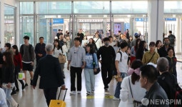 혼잡한 서울역 대합실