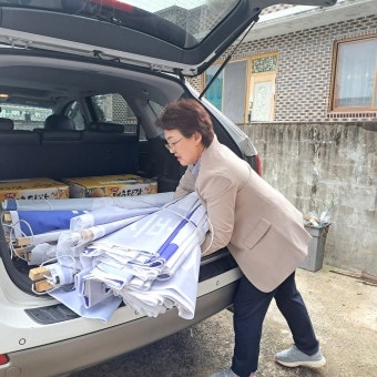 권향엽 전 비서관, 추석 인사 걸었던 현수막 '자진 철거'