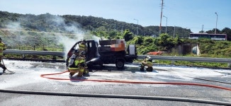 안동 풍산읍서 주유소 배달차 주행 중 화재...인명·등유유출 피해 없어