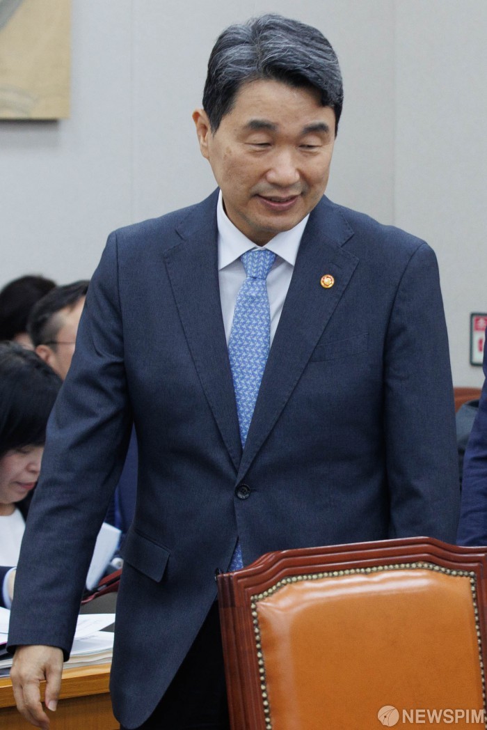 이주호 부총리, 국민의 우려에 대응하며 현안 신속 처리 강조