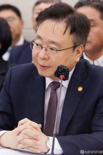 질의 답변하는 조규홍 복지부 장관