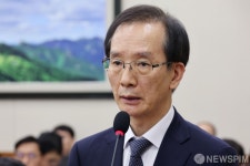 국정감사 증인신분으로 출석한 이강섭 샤니 대표이사