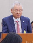 국정감사 답변하는 정영채 사장