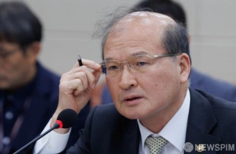 질의 답변하는 이상인 방통위 부위원장