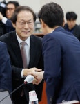인사 나누는 조희연 교육감
