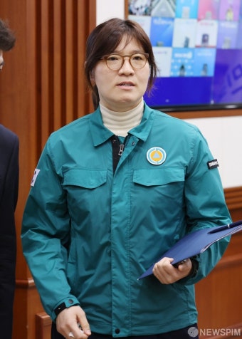 중앙안전관리위원회 참석하는 장미란 차관
