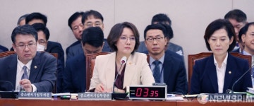 종합감사 자리한 이영 중소벤처기업부 장관