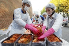 겨울철 취약계층을 위한 김장김치 나눔 봉사