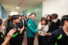 이상일 용인시장, 지역 5개 초·중·고 찾아 통학·교육환경 점검