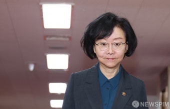 국무회의 참석하는 오유경 식약처장