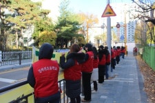 시흥 검바위초 옆 전기차충전소 반대 시위...안전한 통학로 지켜주세요