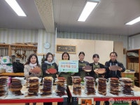 고성 거진중학교 목공동아리 목공예품 200점 기탁