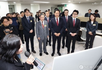 범죄피해자 원스톱 솔루션 센터  AI 시스템 설명듣는 오세훈과 한동훈