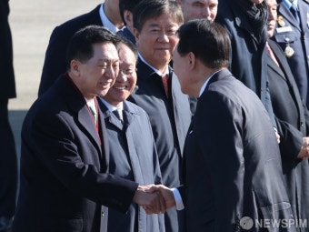 김기현 대표, 윤 대통령 환송 인사