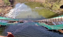 [종합] 경주 안계저수지 교량 공사현장서 상판 붕괴...8명 사상
