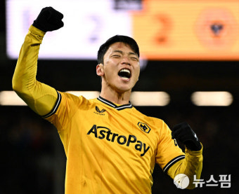 [EPL] '골대 강타' 황희찬, PK 얻고 직접 차 리그 7호골