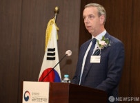 제17회 자금세탁방지의 날 축사하는 FATF TRAIN 의 Joel Godard 소장