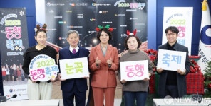 이영 장관, 소상공인 모델들과 함께