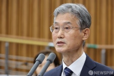 발언하는 조희대 대법원장 후보자