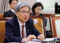 답변하는 김상환 법원행정처장