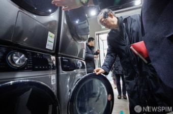 쪽방상담소 둘러보는 한덕수 총리