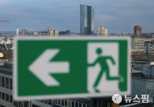 [종합] ECB, 기준금리 동결…내년 보유 자산 정상화 착수