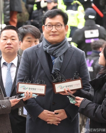 '민주당 전당대회 돈 봉투 의혹' 송영길 전 대표 구속심사 출석