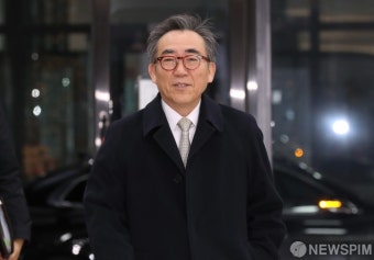 출근하는 조태열 외교부장관 후보자