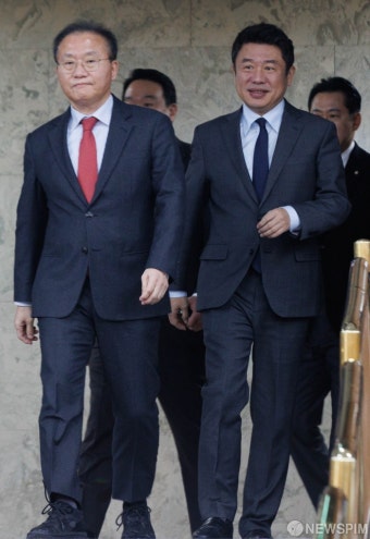 당정 참석하는 윤재옥 권한대행