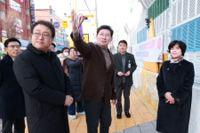 이상일 용인시장, 신갈·보라초 방문해 시설 개선 상황 점검