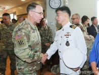 이국종 교수, 국군대전병원장 취임…명예해군 대령 진급