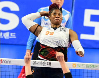 [프로배구] '모마 35점' 현대건설, IBK기업은행 꺾고 선두 질주