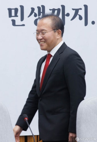 회의 참석하는 윤재옥 권한대행