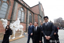 고(故) 정의채 몬시뇰 신부 빈소 조문 마친 한동훈 - 윤재옥