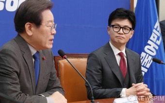 이재명 대표 발언듣는 한동훈 위원장
