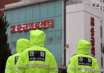 긴장감속 서울대병원의 경찰들