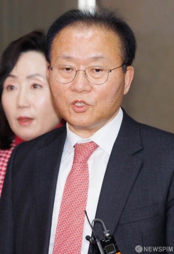 원내대표 회동 결과 발표하는 윤재옥 원내대표