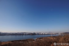 보기 드문 파란날