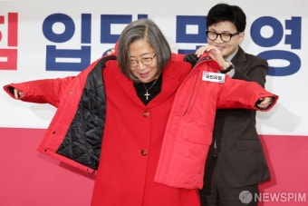 국민의힘 점퍼 입는 이수정 경기대 범죄심리학과 교수