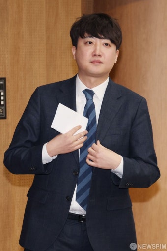기자회견 마친 이준석 개혁신당 정강정책위원장