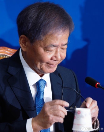 발언 마친 임혁백 위원장